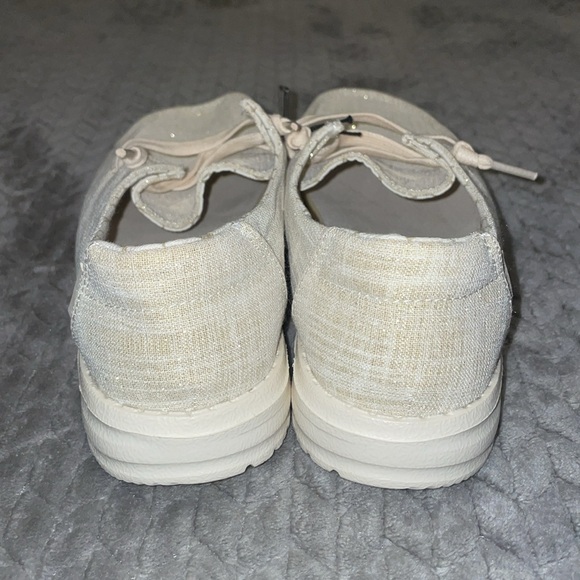 NWT Wendy Metallic Sparkling Gold. Size 7. - Picture 3 of 9